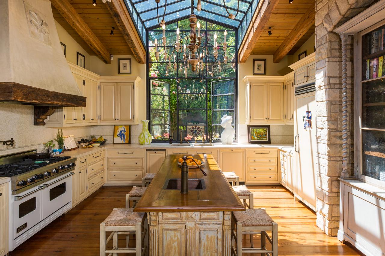 25 Gorgeous French Country Kitchens Hgtv