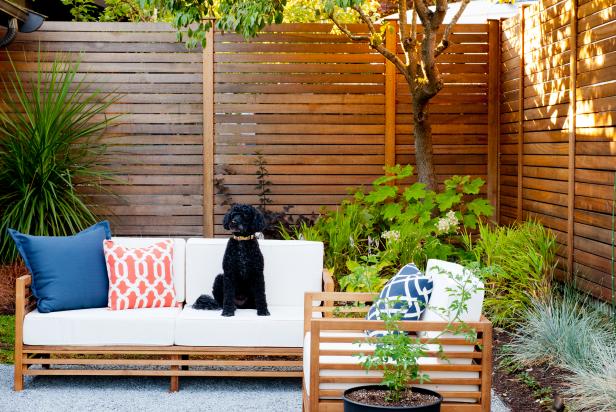 Modern Seattle Courtyard with Outdoor Furniture