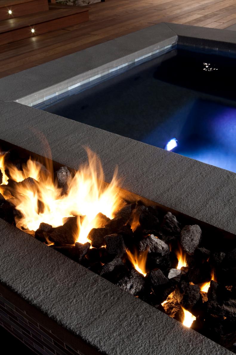 Outdoor Hot Tub With Built-In Fire Pit