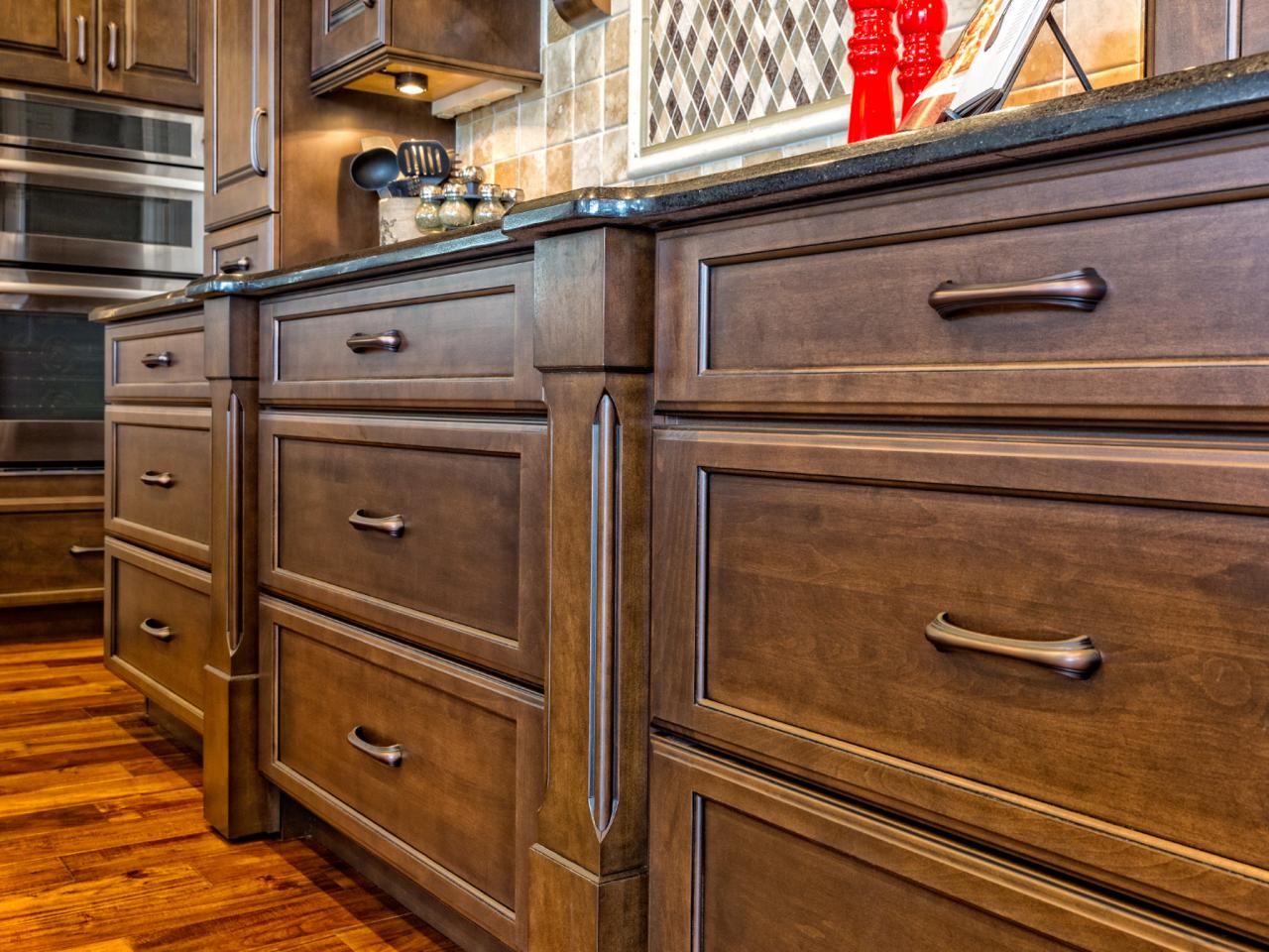 Why I Chose To Reface My Kitchen Cabinets Rather Than Paint Or