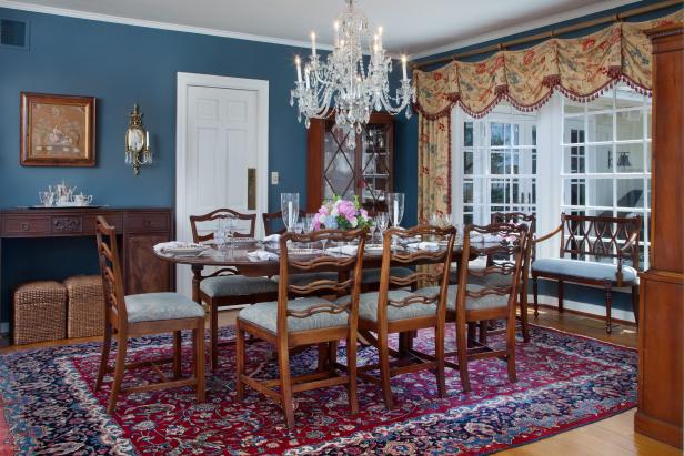 Timeless Formal Dining Room With Traditional Rug Table Setting