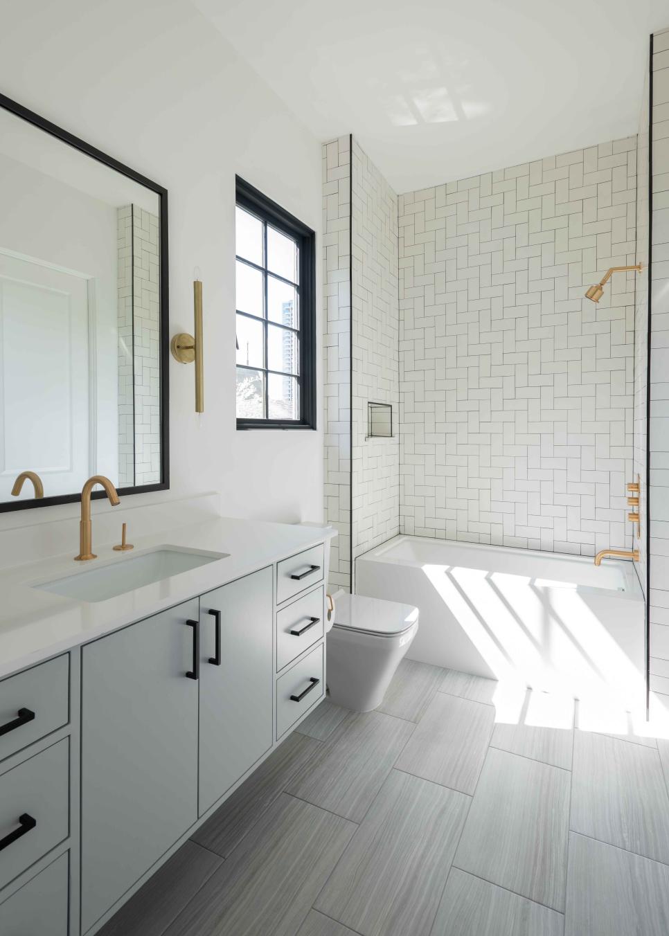 Contemporary White Single Vanity Bathroom 