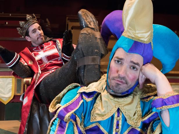 Jonathan lost the living room and dining room challenge and must dress as a jester for the Tournament of Kings at the Excalibur Hotel in Vegas. As the winner, Drew gets to perform as the knight, as seen on Brother vs. Brother.