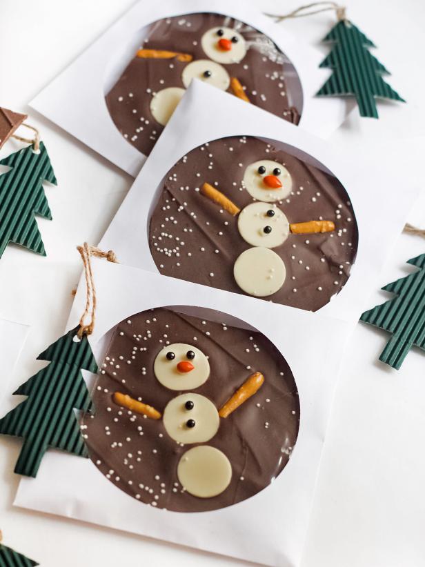 These adorable chocolate treats are a yummy treat for the Christmas holidays.