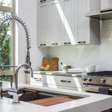 Kitchen Sink With Pull-Down Faucet