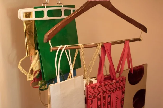 How to Gift Wrap Kitchen Utensils And Pans Together: Creative Tips