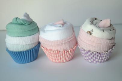 Baby onesie cupcake cake sales
