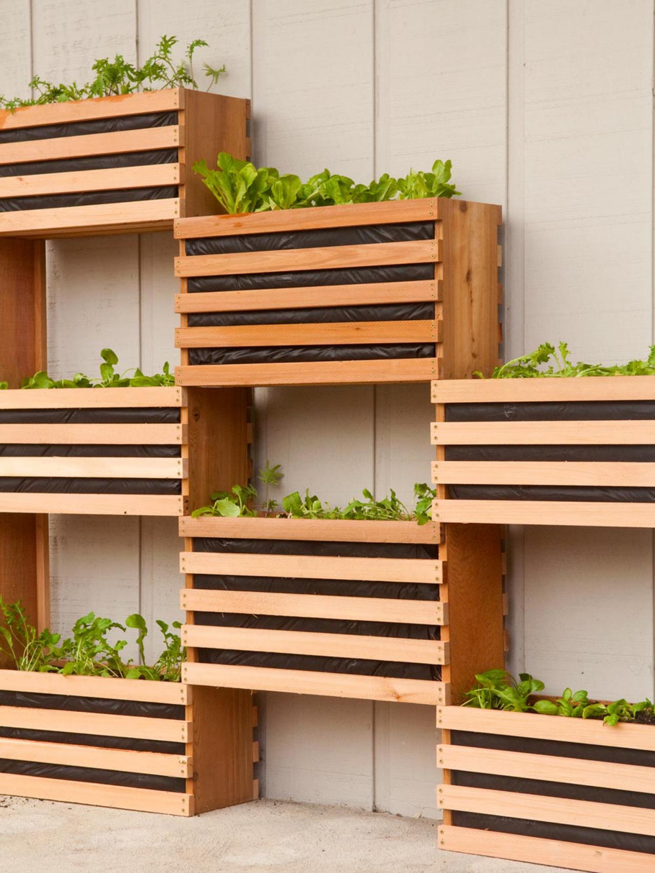 10 Vertical Planter Ideas For Summer HGTVs Decorating Design