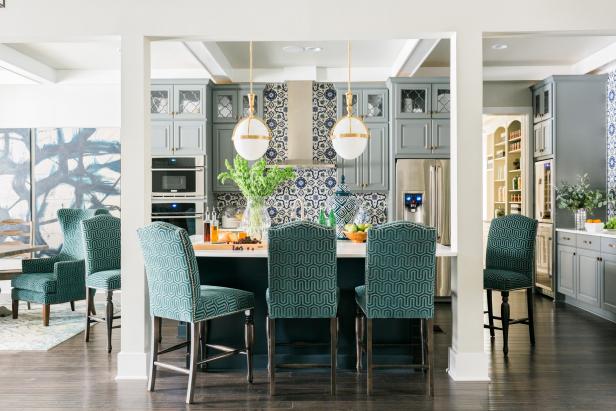 Smart Home 2016 Eat-In Kitchen With Barstools at Island