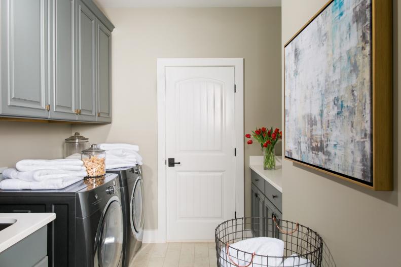 Smart Home 2016 Spacious Laundry Room With Artwork