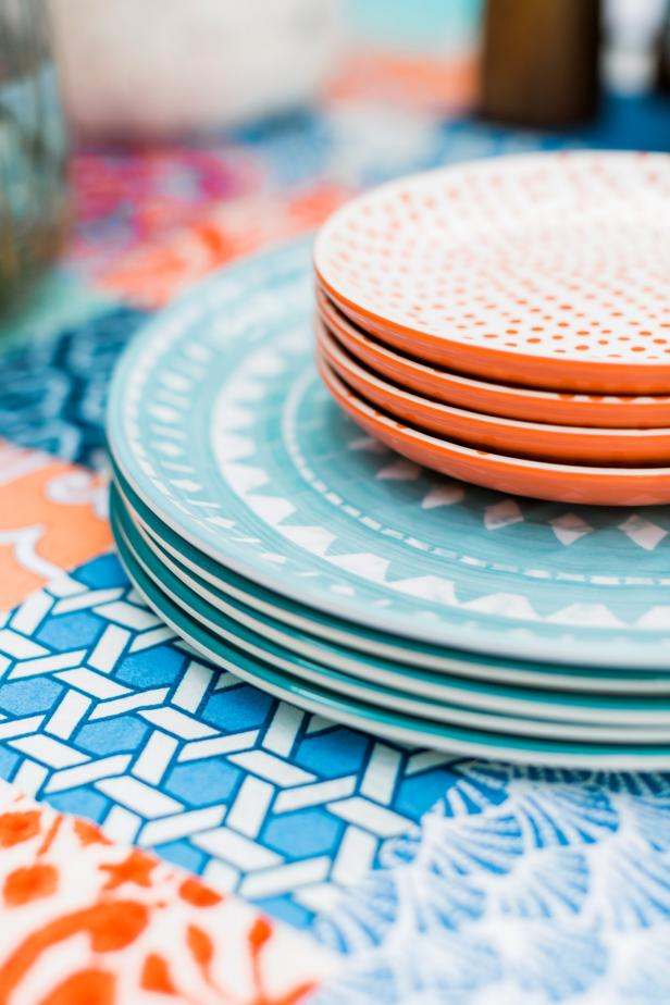 Time to spice up that boring, bland dining space?  We love this vibrant Moroccan inspired DIY patchwork tablecloth and itâs no-sew, so anyone can make it!
