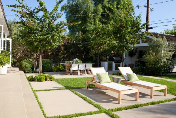 Relaxing Backyard With Dining Area | HGTV