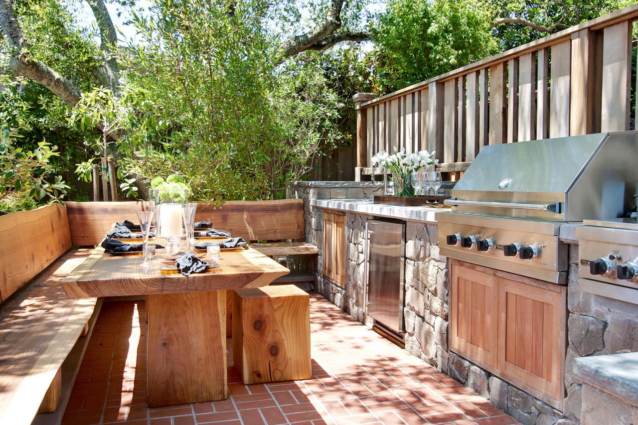 Built In Bench And Table Next To Outdoor Kitchen Hgtv