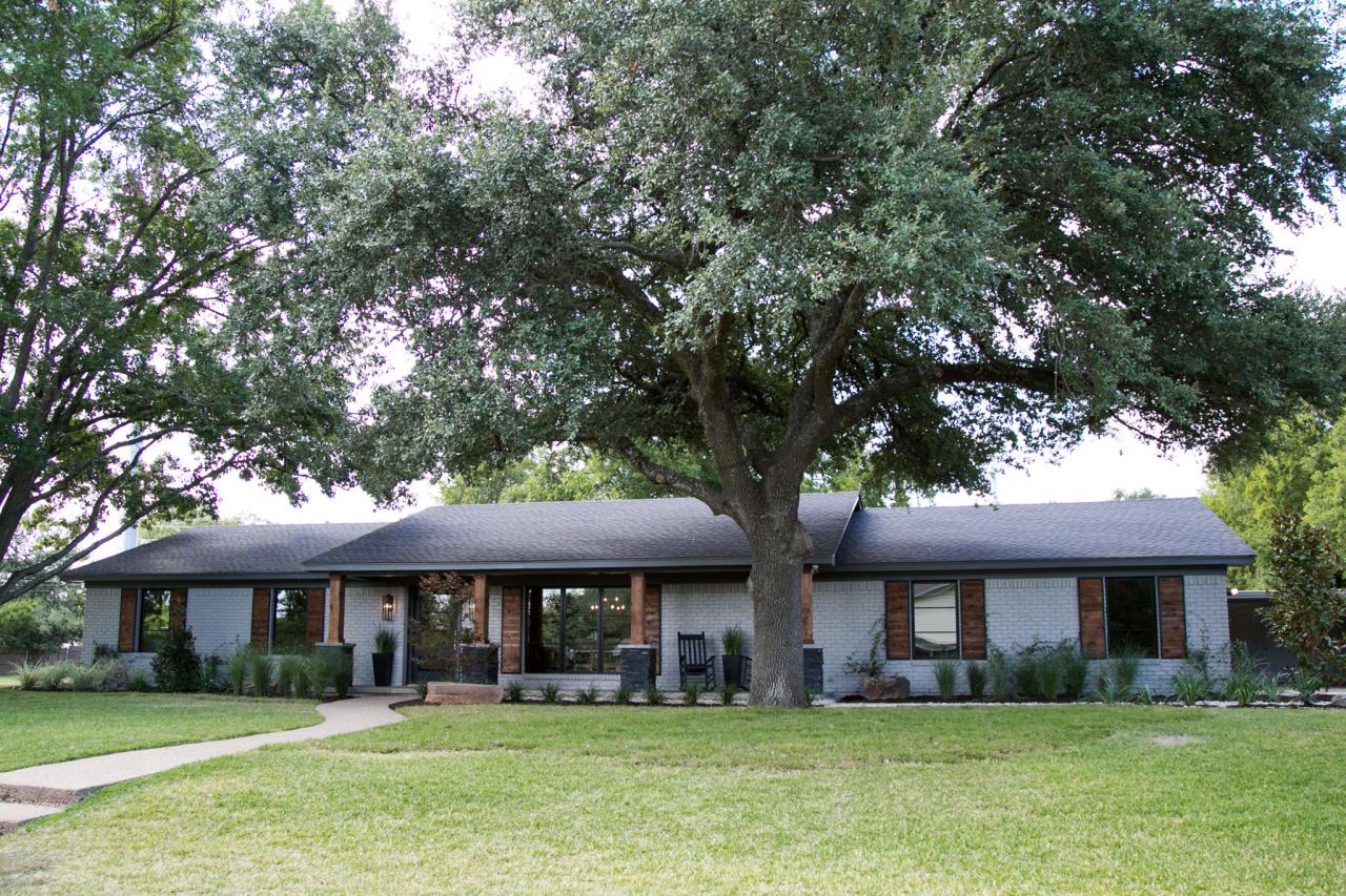 Fixer Upper Design Tips A Waco Bachelor Pad Reno Hgtv S Decorating Design Blog Hgtv Bizarre exterior and colorado springs. a waco bachelor pad reno