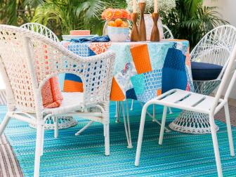Known for saturated colors, graphic patterns and iconic lattice-back furniture, Palm Beach style mixes coastal hues with classic lines to create a high-energy, Regency-inspired look. Packed with layers of coral and blue tones, this outdoor dining space features a mix of modern and vintage furniture.