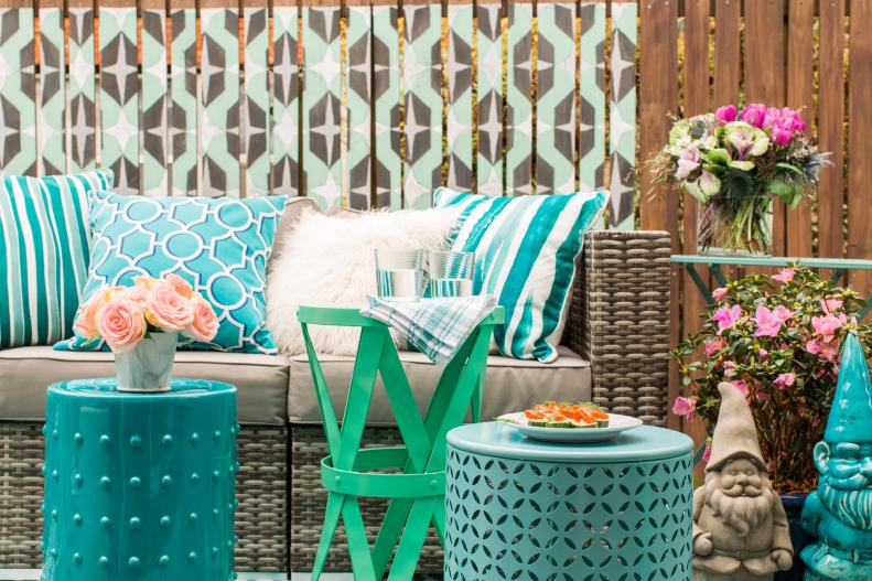 HGTV Spring House 2016 Patio Sitting Area With Blue Accents