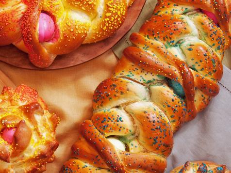 How to Make Sweet Easter Bread With Colored Eggs