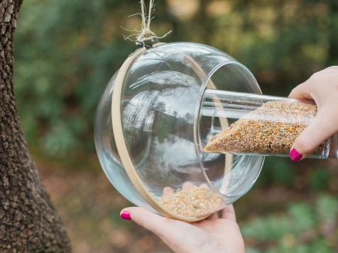 How to Make a Bird Feeder From an Embroidery Hoop