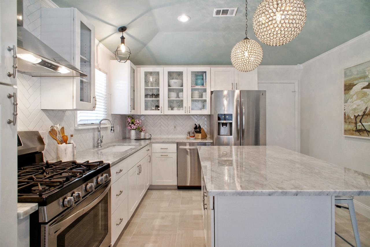 Modern Kitchen With Elegant Globe Chandeliers And Tray Ceiling Hgtv