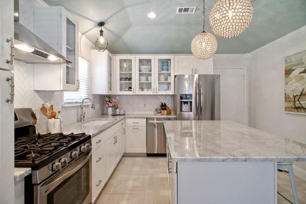 Modern Kitchen With Elegant Globe Chandeliers And Tray