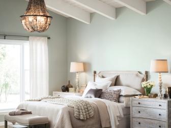 SW 7057 Silver Strand walls will help brighten up any bedroom while accents of SW 6204 Sea Salt and SW 7005 Pure White maintain calm serenity for a bedroom oasis.