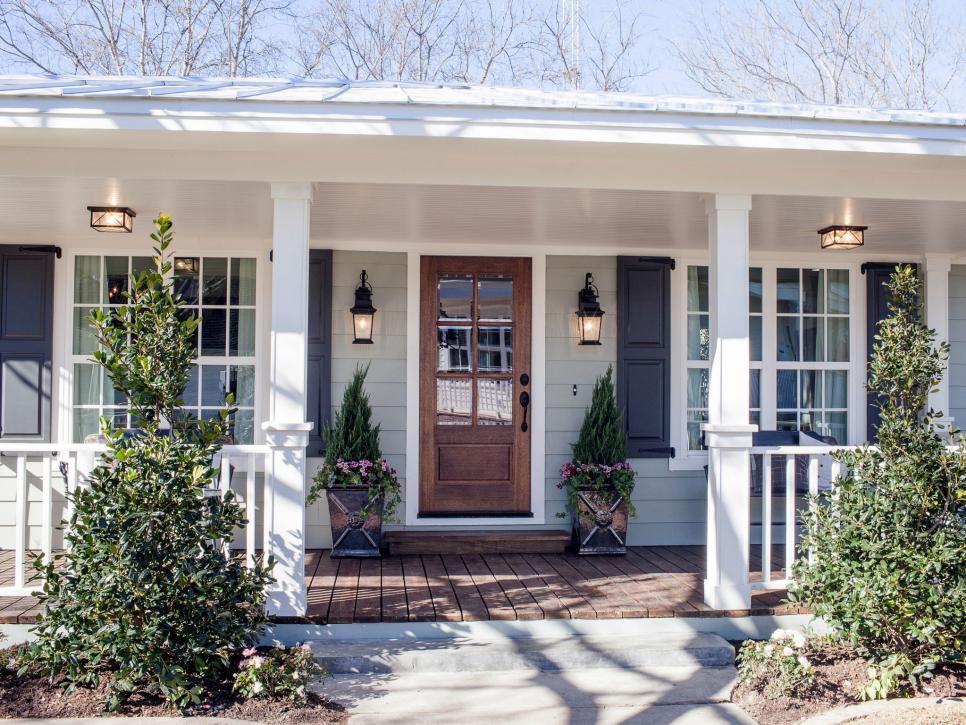 Fixer Upper The Carriage House At The Magnolia B B Hgtv S Fixer