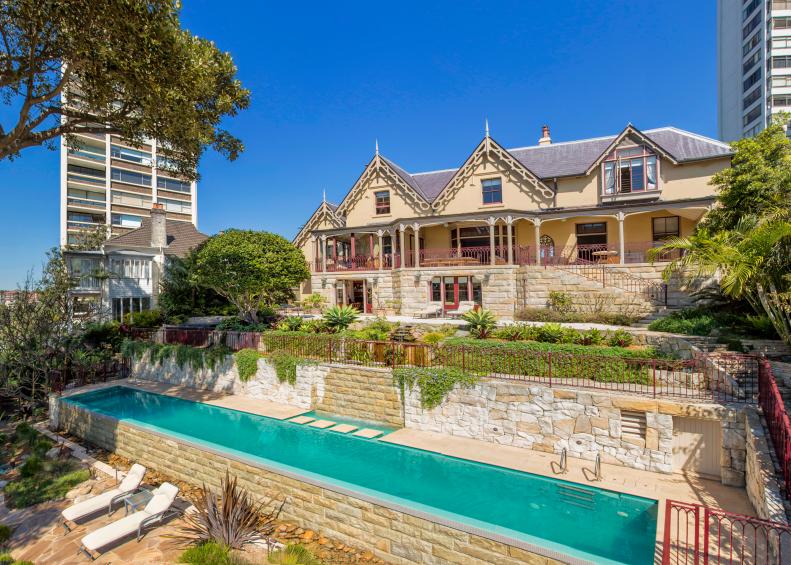Luxury Backyard Retreat Near Sydney