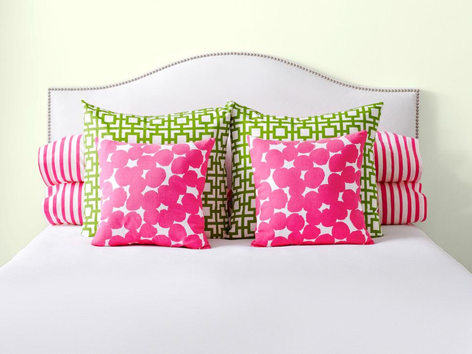 6 Bedroom Pillow Arranging Tricks To, Bed Pillows Instead Of Headboard