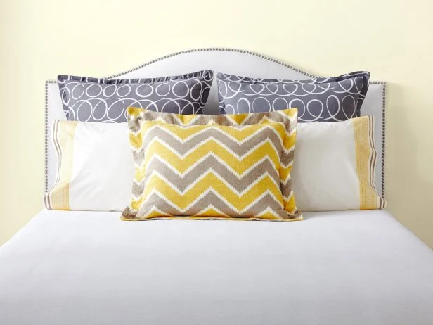 How to Arrange Decorative Pillows on a Bed: Stunning Style Tips