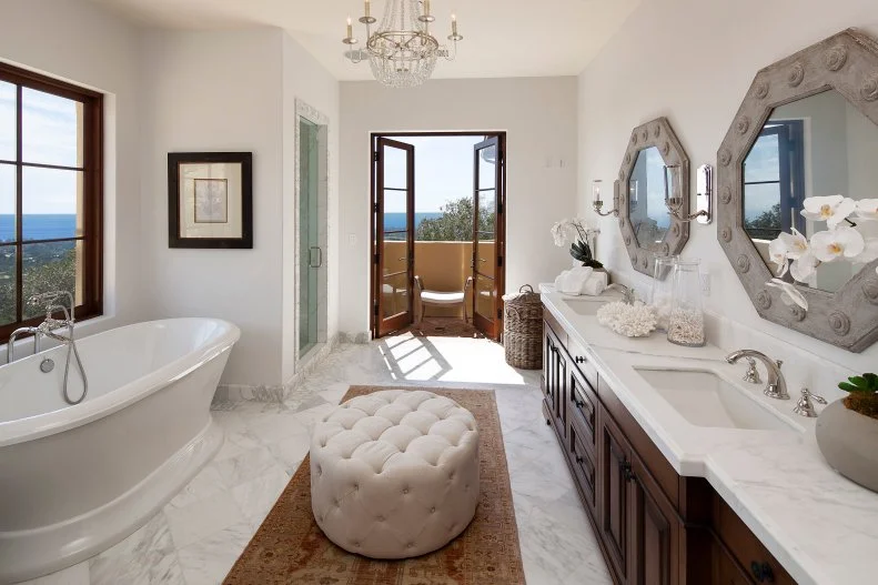 Neutral Transitional Bathroom