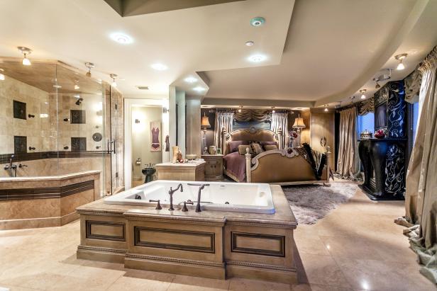 Master Bedroom With Jacuzzi 