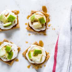 Healthy Snack for Kids: Individual Apple Pie Bites