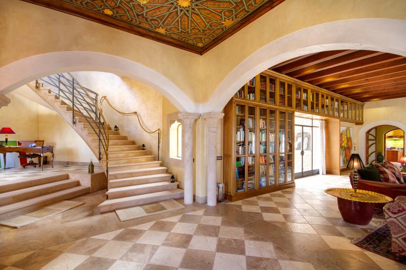 Foyer With Arches