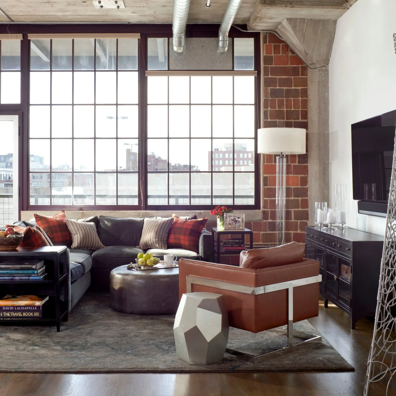 Bachelor Pad Mixes Industrial Elements, Modern Style | HGTV, image size:1280x1280