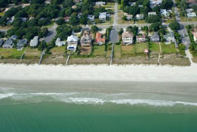 Live Beachfront For A Bargain In These 10 Beach Towns Beachfront Bargain Hunt Hgtv