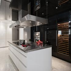 Sleek Kitchen Island Gives Plenty of Work Space to Modern Kitchen 