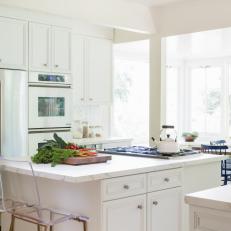 Eat-In Transitional Kitchen With Island Cooktop