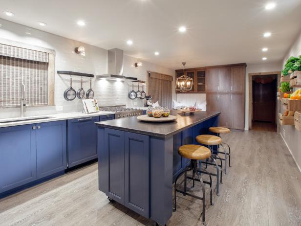 Kitchen Island with Stools | HGTV