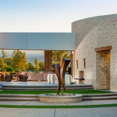Modern Courtyard in California Desert Home