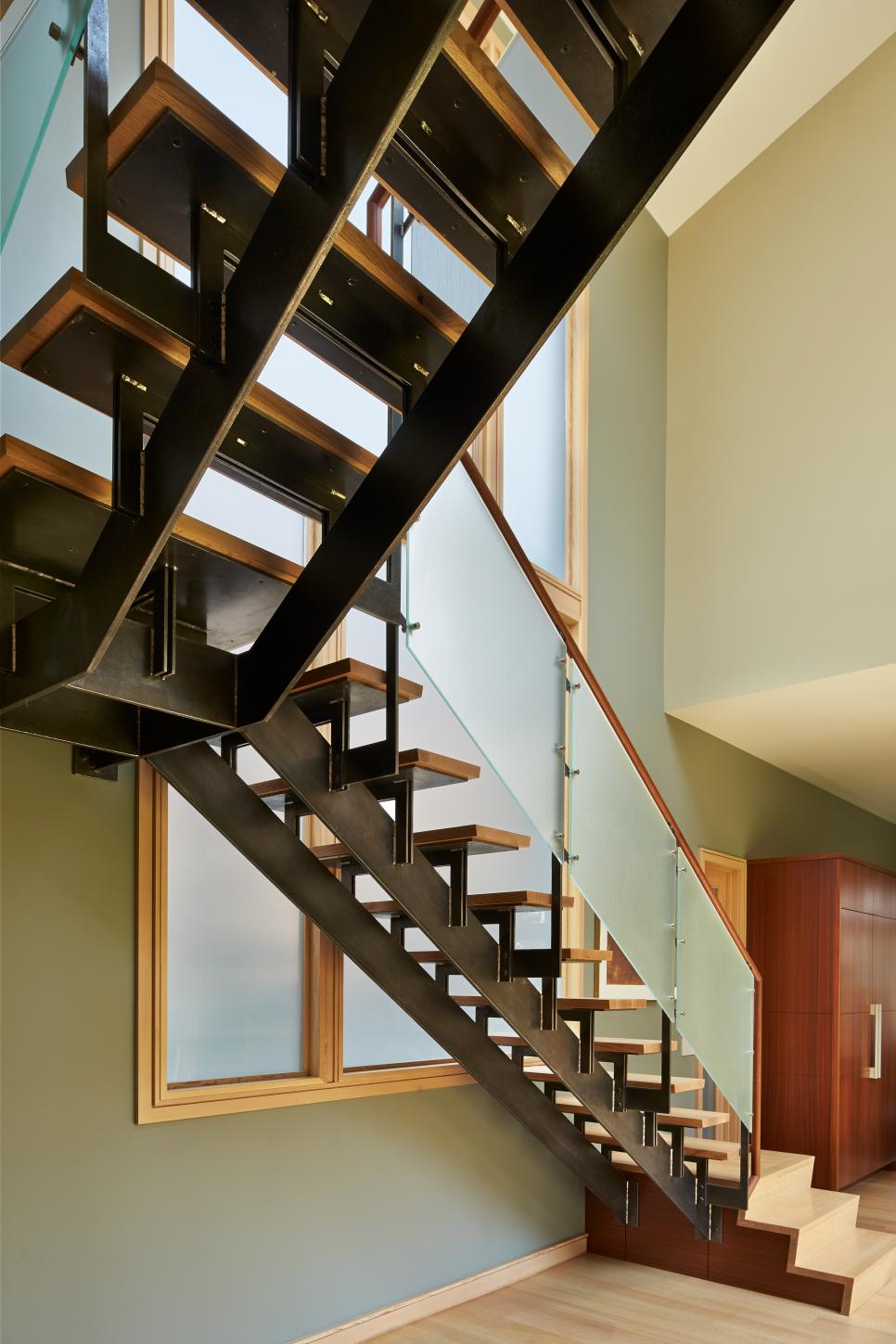 Cantilevered Staircase | HGTV