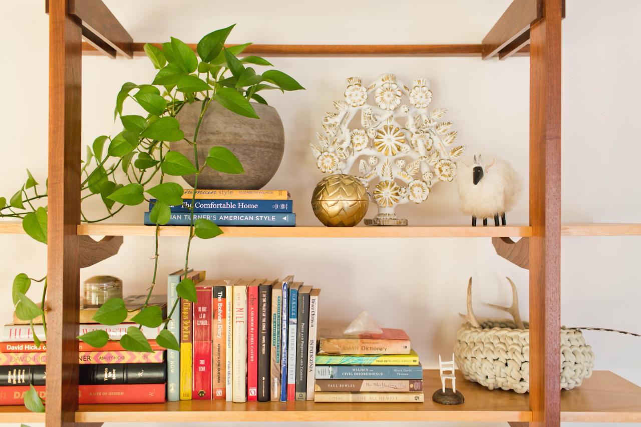 How To Organize Books On A Bookshelf Hgtv