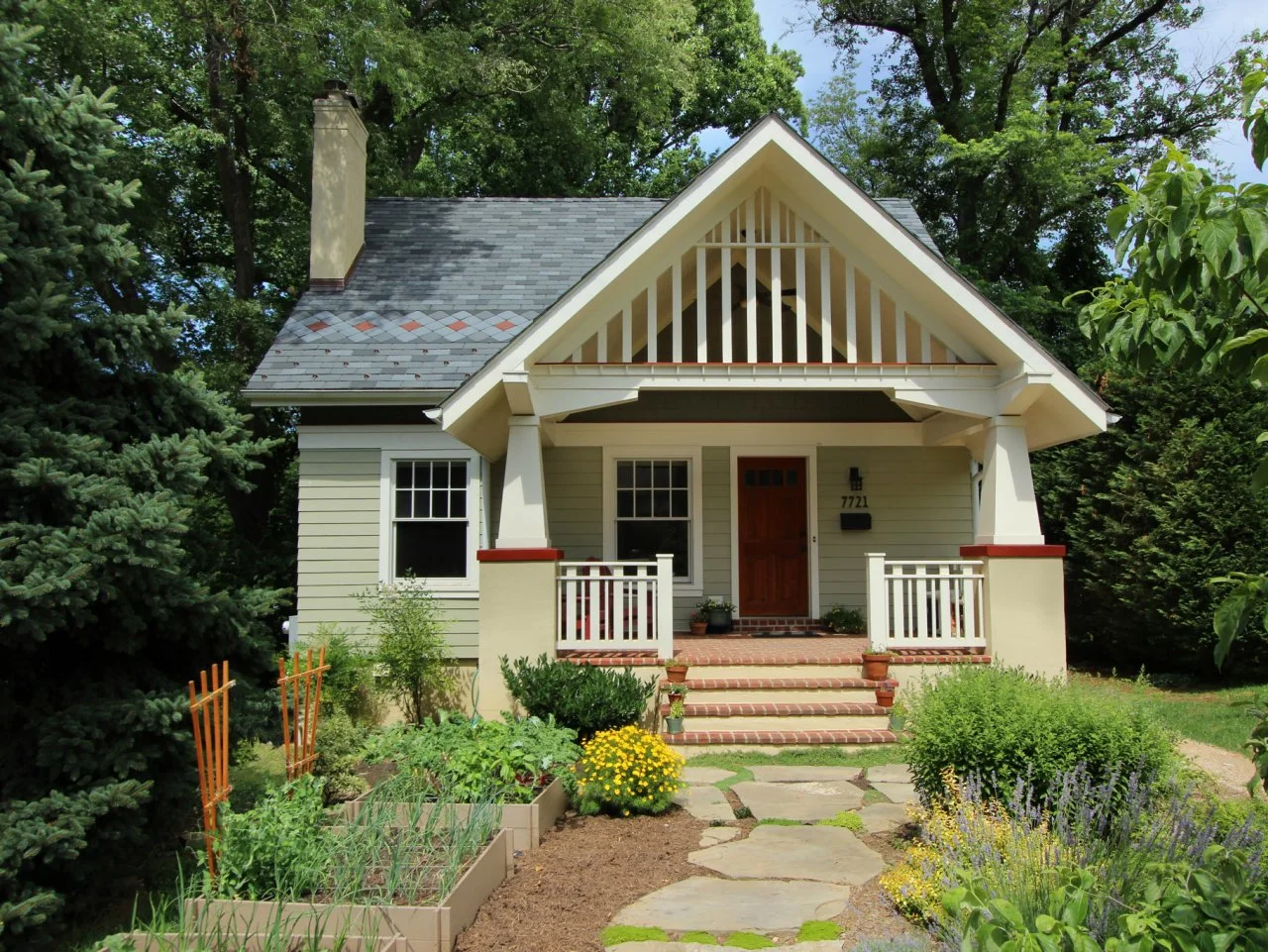 10 Ways to Add Bungalow Charm Inside and Out | HGTV, image size:1280x961