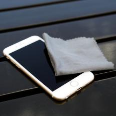 How to Clean a Cell Phone