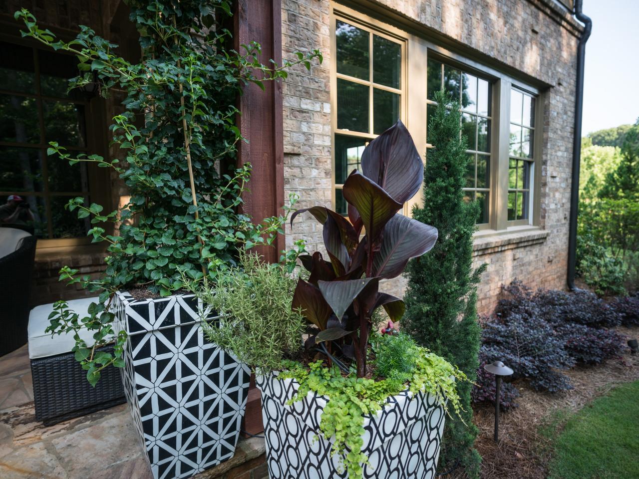 20 Ways to Use Large Garden Containers