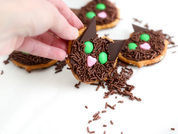 When the chocolate is set, pick up each pretzel and tap away the excess chocolate sprinkles.