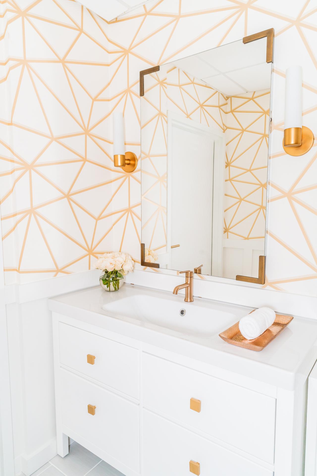 15 Beautiful Reasons to Wallpaper Your Bathroom | HGTV's ...