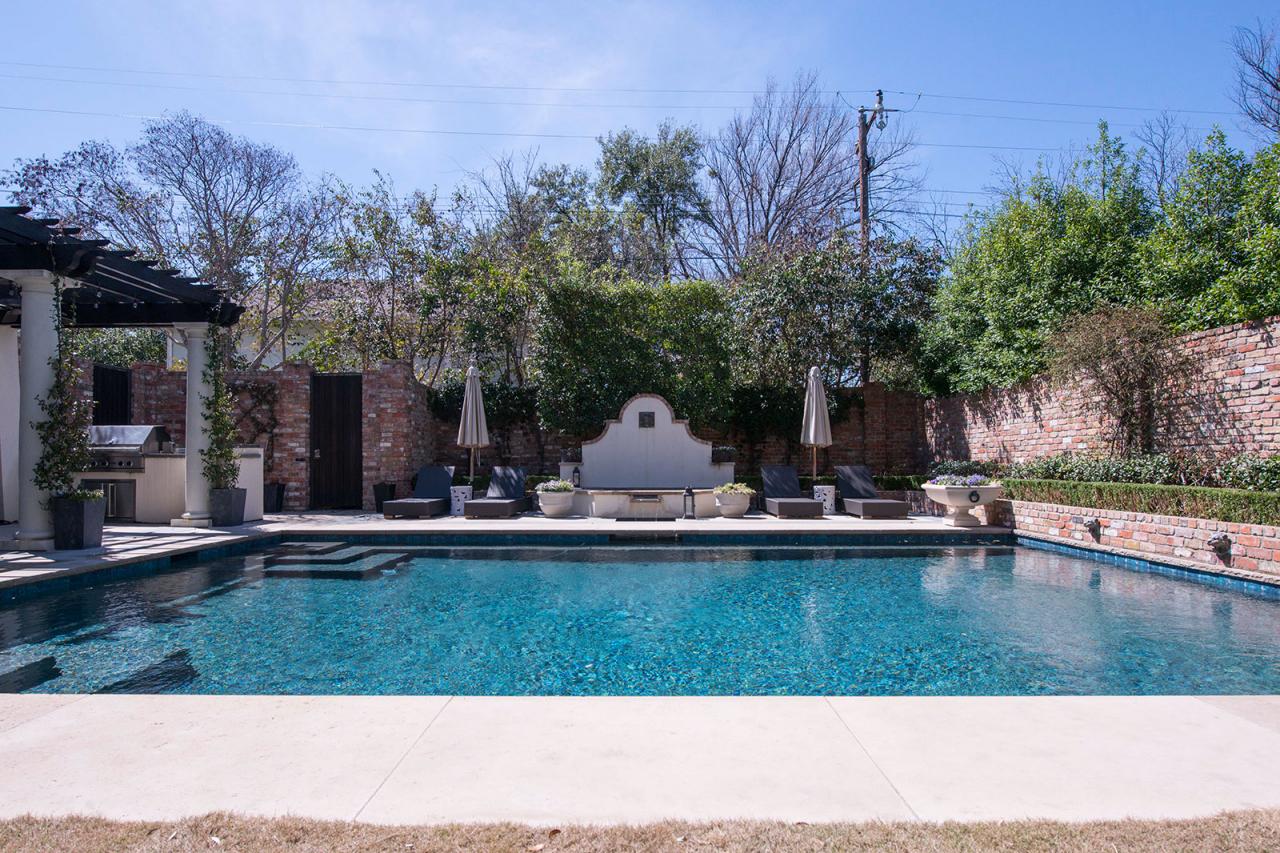 building a pool with bricks