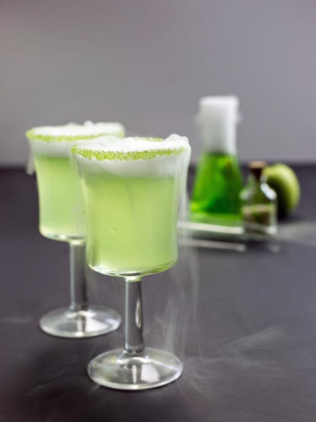 This vibrant green concoction is just the right amount of sweet and sour. A splash of bubbly gives it â  magic potionâ   appeal.