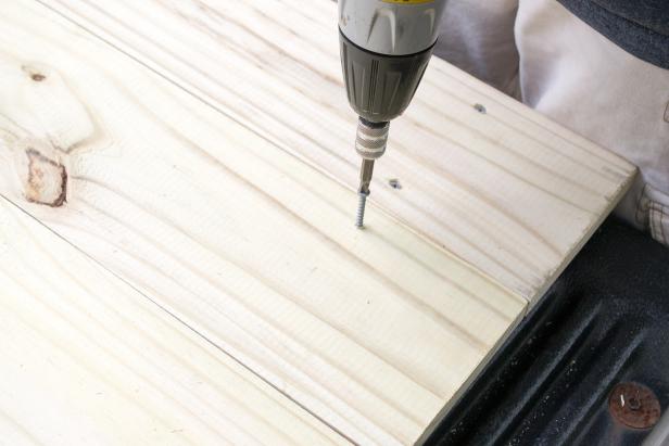 Use 1 ½ inch screws to secure the tabletop planks on the cross pieces.