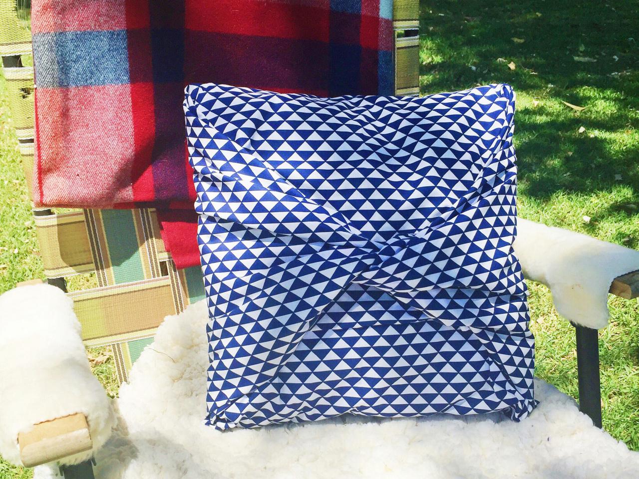 Make this DIY Lumbar Pillow!